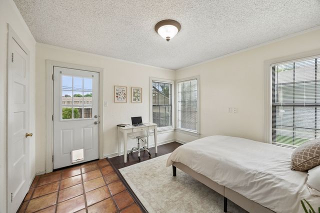 4821 Calmont Avenue, Fort Worth, TX 76107