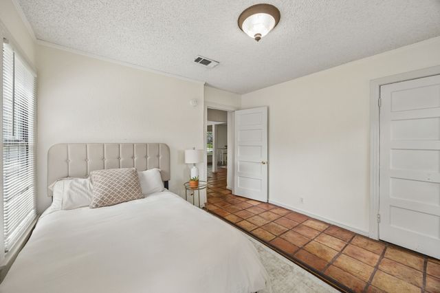 4821 Calmont Avenue, Fort Worth, TX 76107