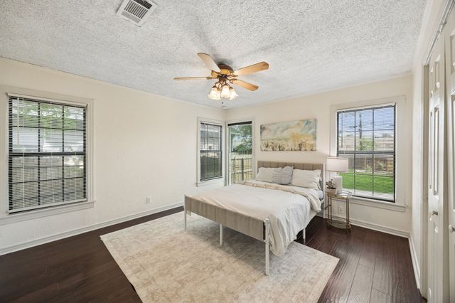 4821 Calmont Avenue, Fort Worth, TX 76107