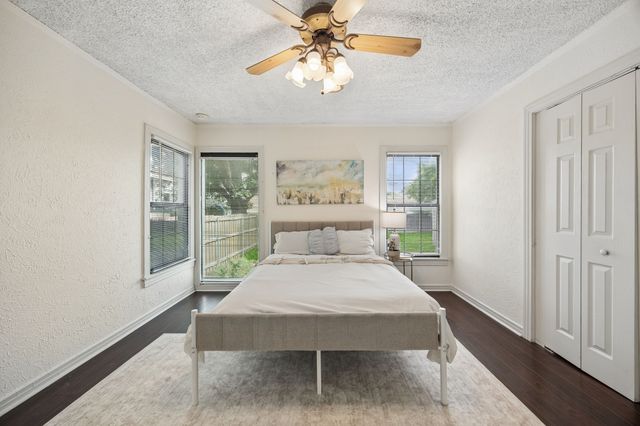 4821 Calmont Avenue, Fort Worth, TX 76107