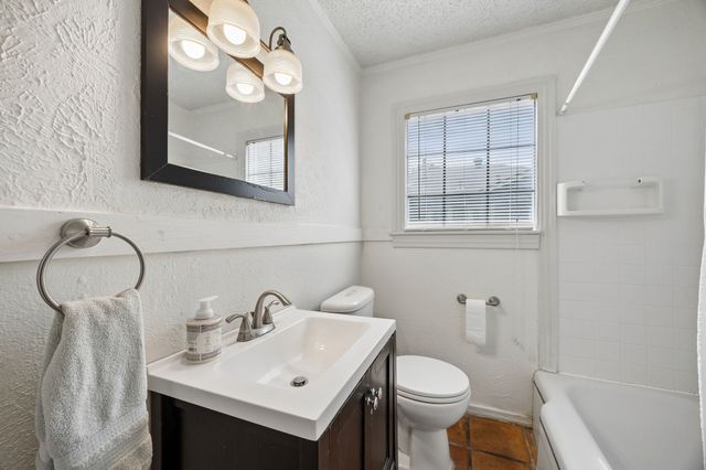 4821 Calmont Avenue, Fort Worth, TX 76107