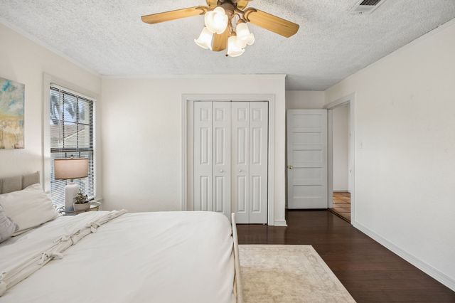 4821 Calmont Avenue, Fort Worth, TX 76107