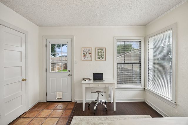 4821 Calmont Avenue, Fort Worth, TX 76107