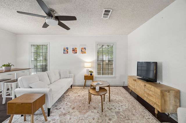 4821 Calmont Avenue, Fort Worth, TX 76107