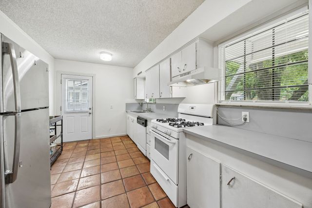4821 Calmont Avenue, Fort Worth, TX 76107