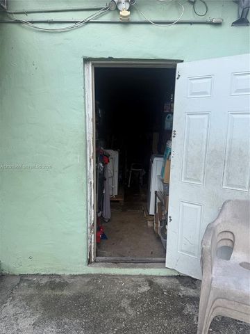 1741 NW 92nd St, Miami, FL 33147