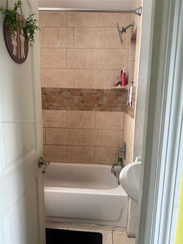 1741 NW 92nd St, Miami, FL 33147