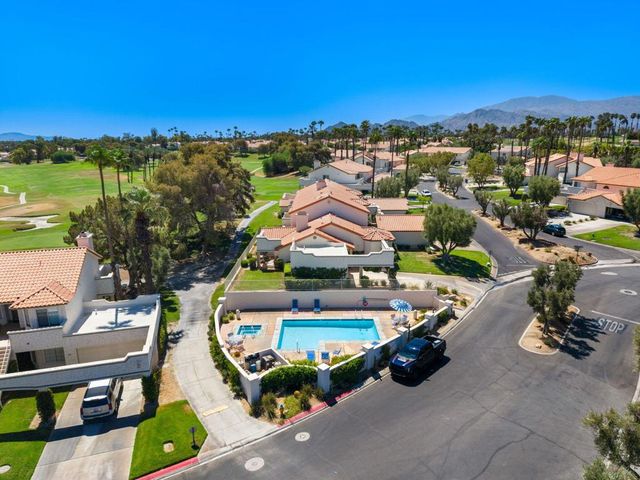 372 Muirfield Drive, Palm Desert, CA 92211
