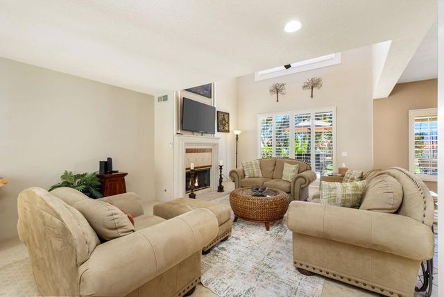 372 Muirfield Drive, Palm Desert, CA 92211