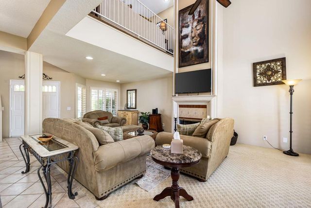 372 Muirfield Drive, Palm Desert, CA 92211