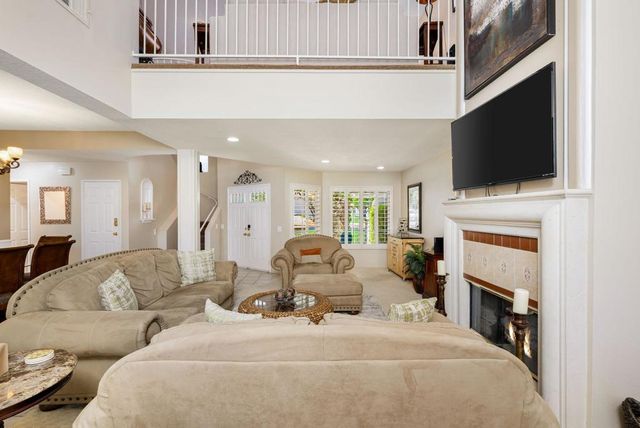 372 Muirfield Drive, Palm Desert, CA 92211