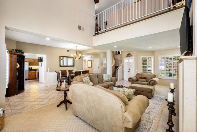372 Muirfield Drive, Palm Desert, CA 92211