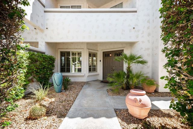 372 Muirfield Drive, Palm Desert, CA 92211