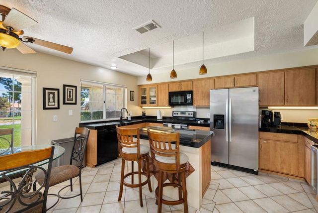 372 Muirfield Drive, Palm Desert, CA 92211