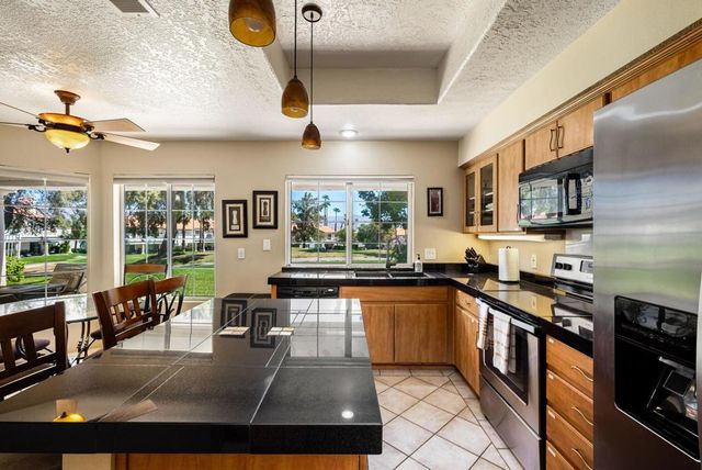 372 Muirfield Drive, Palm Desert, CA 92211