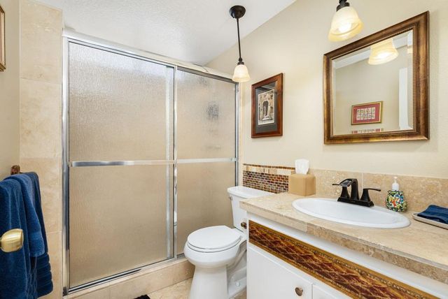 372 Muirfield Drive, Palm Desert, CA 92211