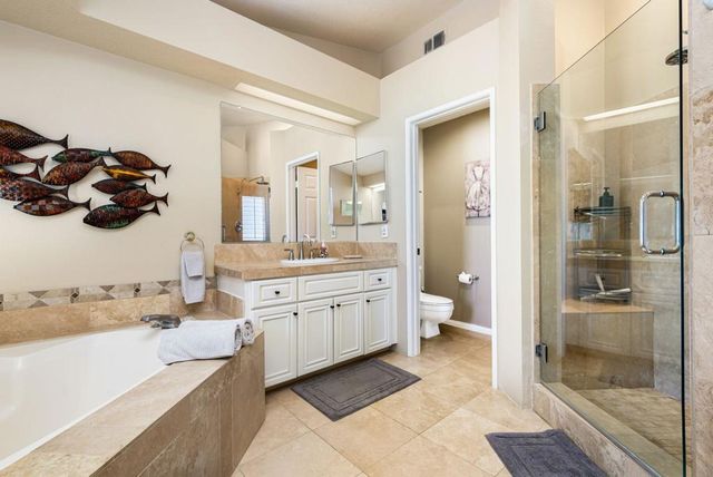 372 Muirfield Drive, Palm Desert, CA 92211