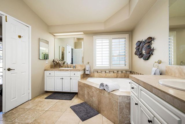 372 Muirfield Drive, Palm Desert, CA 92211