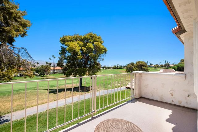 372 Muirfield Drive, Palm Desert, CA 92211