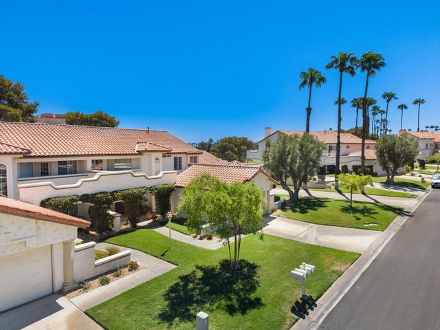 372 Muirfield Drive, Palm Desert, CA 92211