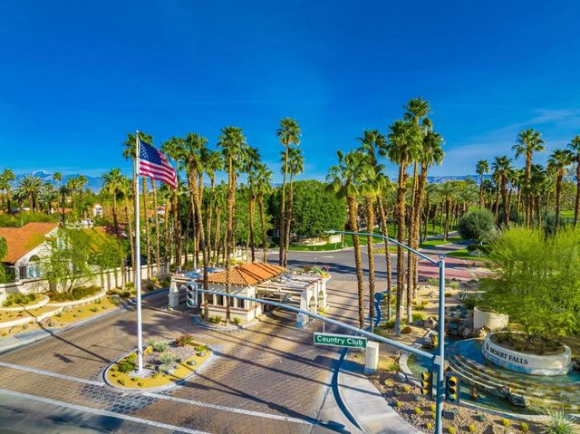 372 Muirfield Drive, Palm Desert, CA 92211