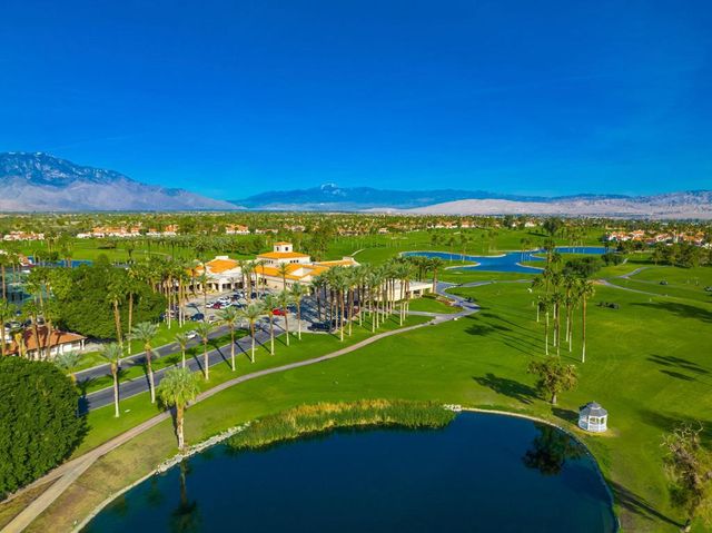372 Muirfield Drive, Palm Desert, CA 92211