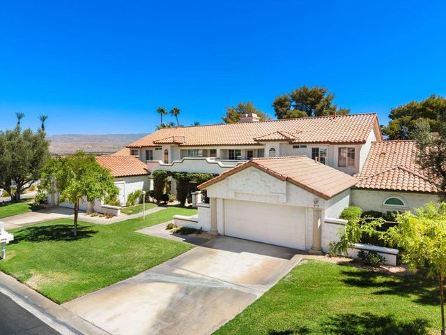 372 Muirfield Drive, Palm Desert, CA 92211