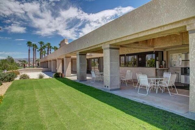 372 Muirfield Drive, Palm Desert, CA 92211