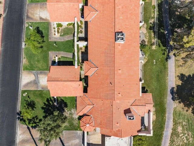 372 Muirfield Drive, Palm Desert, CA 92211