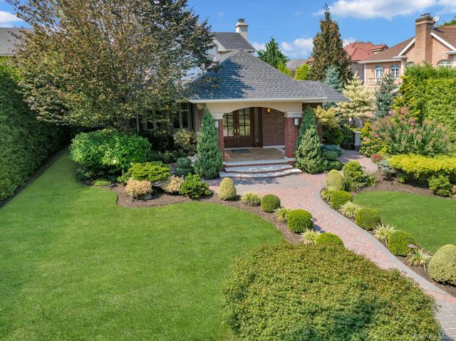 5 Boulevard, Malba, NY 11357