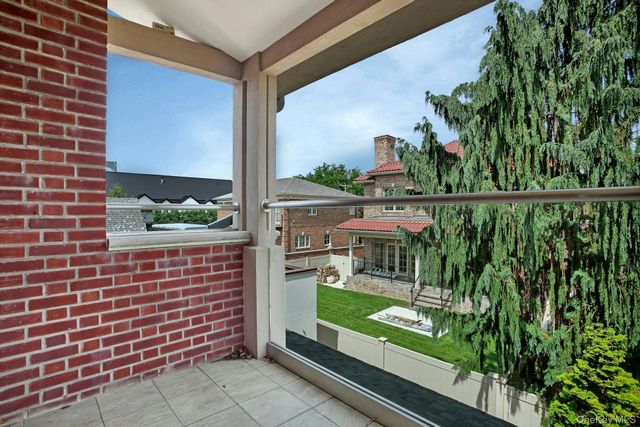 5 Boulevard, Malba, NY 11357