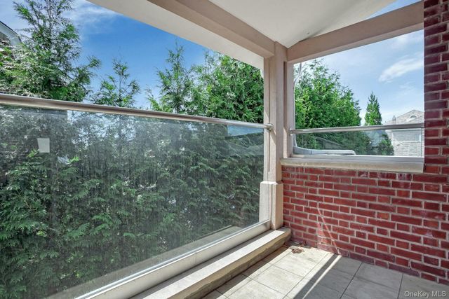 5 Boulevard, Malba, NY 11357