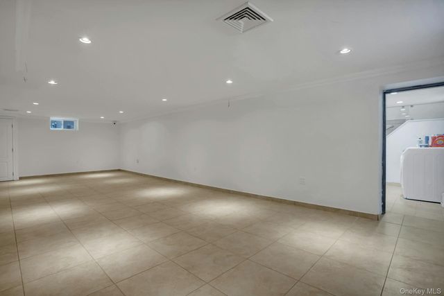 5 Boulevard, Malba, NY 11357