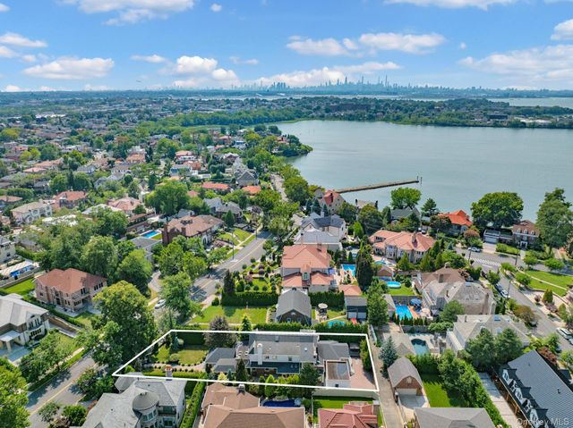 5 Boulevard, Malba, NY 11357