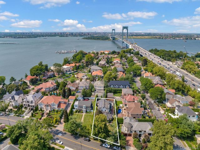 5 Boulevard, Malba, NY 11357