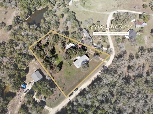 2200 Lake Ridge, Caldwell, TX 77836