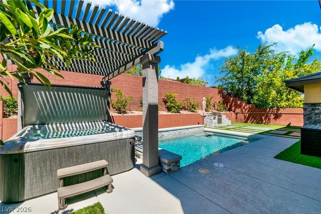 5851 Glory Heights Drive, Las Vegas, NV 89135
