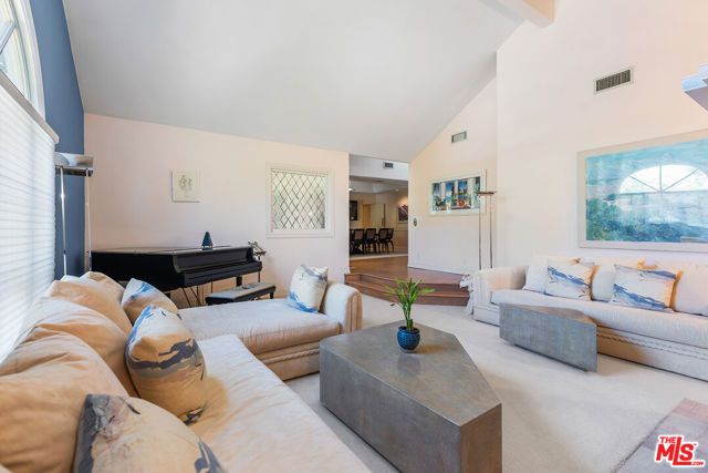 17040 Rancho Street, Encino (los Angeles), CA 91316