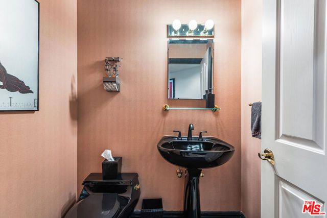 17040 Rancho Street, Encino (los Angeles), CA 91316
