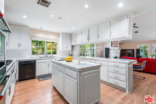 17040 Rancho Street, Encino (los Angeles), CA 91316