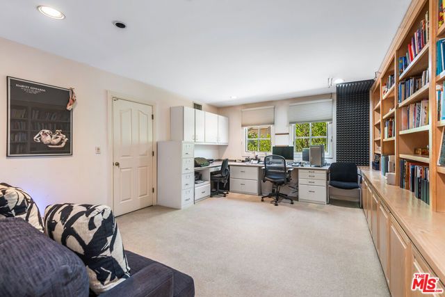 17040 Rancho Street, Encino (los Angeles), CA 91316