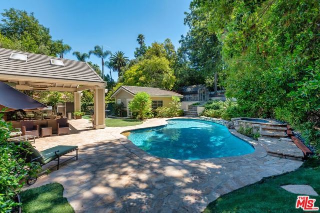 17040 Rancho Street, Encino (los Angeles), CA 91316