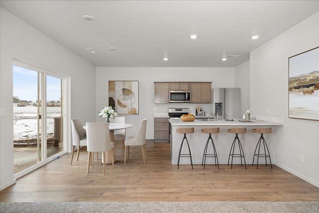 913 E L St, Deer Park, WA 99006