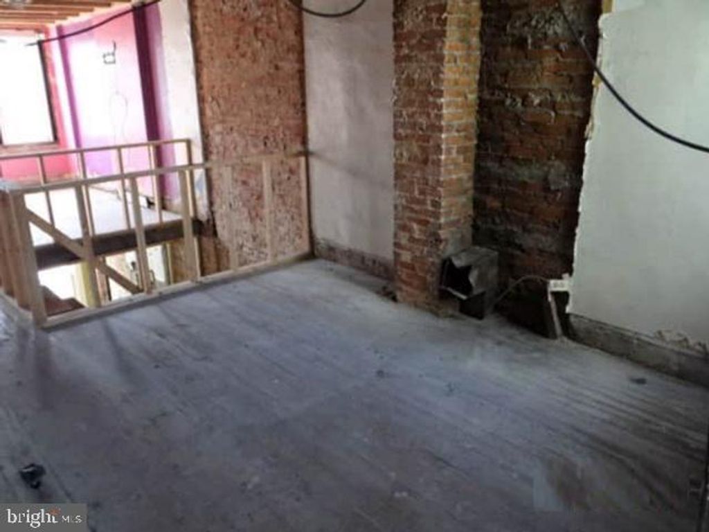 Image 4 of property listing at 1720 N PAYSON ST, Baltimore, MD 21217