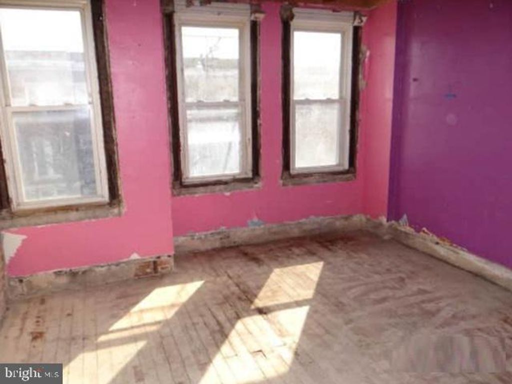 Image 5 of property listing at 1720 N PAYSON ST, Baltimore, MD 21217