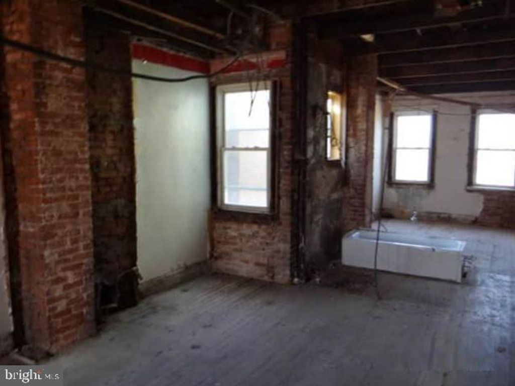 Image 9 of property listing at 1720 N PAYSON ST, Baltimore, MD 21217