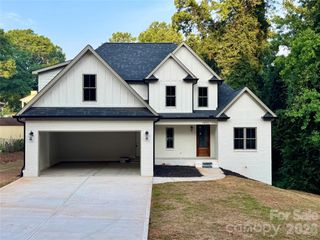 2815 1st Street NW, Hickory, NC 28601