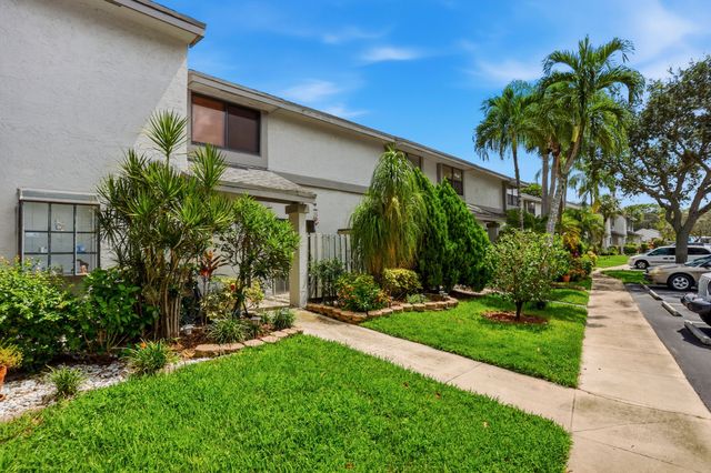 3435 CARAMBOLA Circle S 2462, Coconut Creek, FL 33066