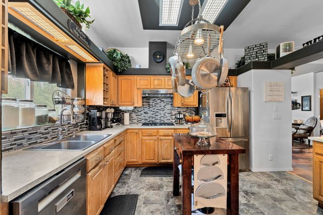 527 Williams Lake Rd, Colville, WA 99114