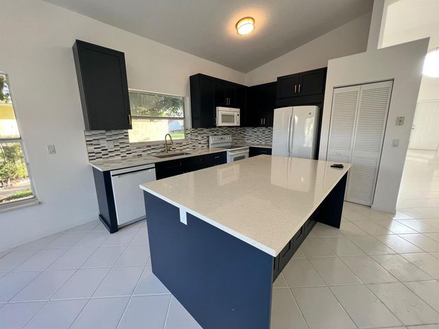 8501 Windy Circle, Boynton Beach, FL 33472